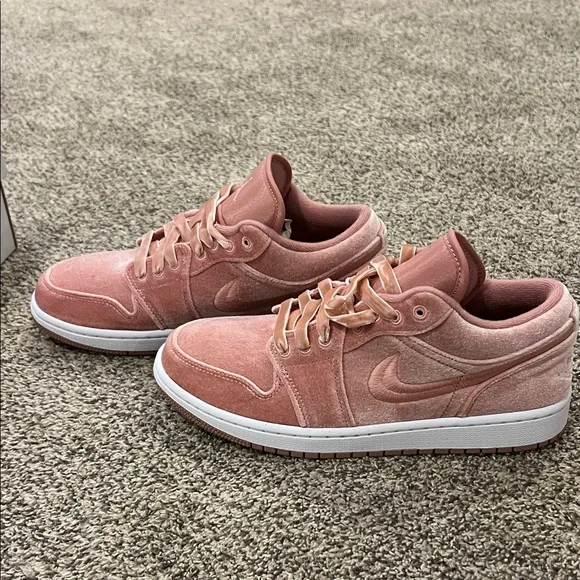 Women’s Nike Air Jordan Low SE Rose Sneakers - Picture 3 of 7